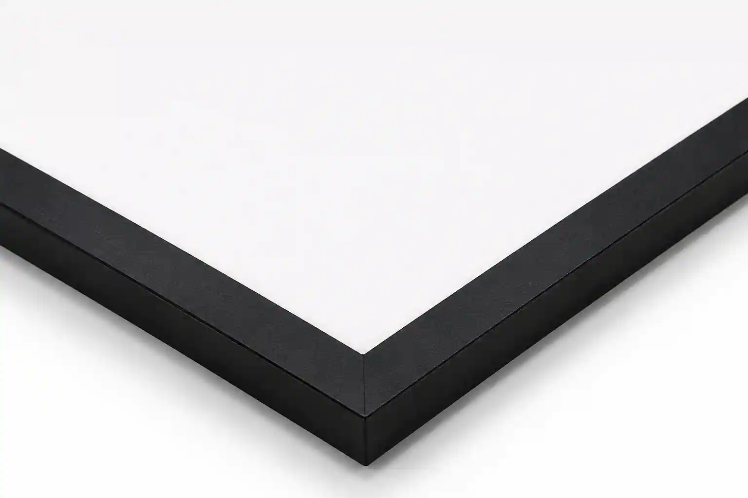 Světelná distribuce LED panelu SRP 28W 60x60cm černý rám — CRI >80, nízké oslnění, životnost 50 000h